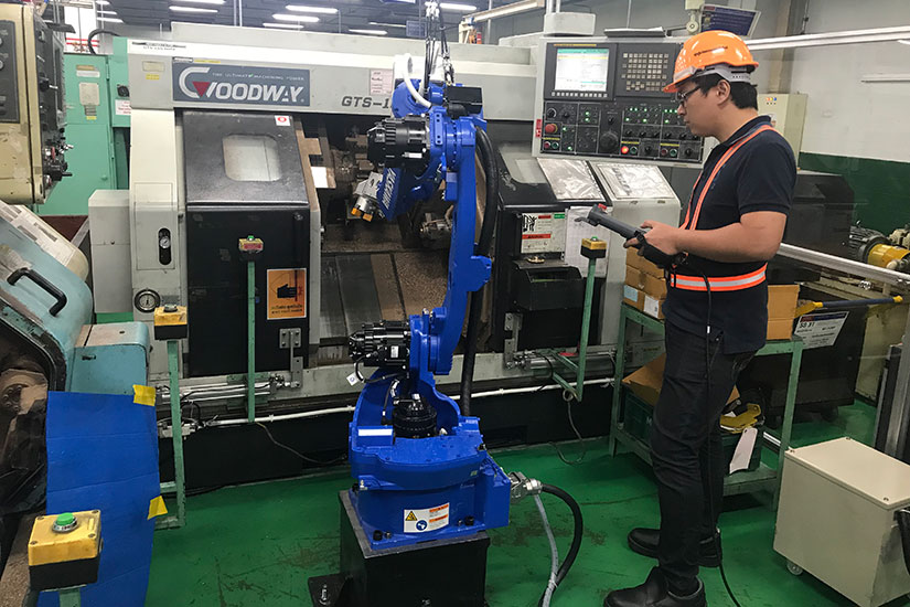 Robot Handling Accuracy Small Parts