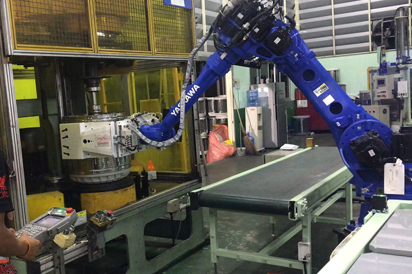 Robot Handling Big Size Parts